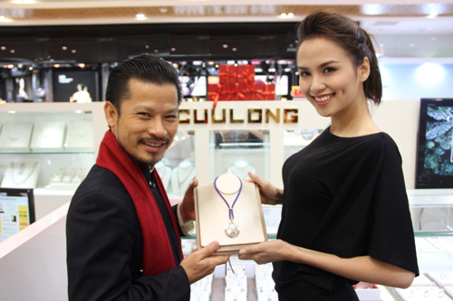 Hoa hau Hoan vu 2012, Diem Huong tat bat chuan bi thi