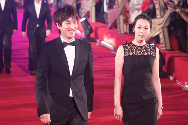 Lee Sun Gyun, ngôi sao phim "Tiệm cà phê Hoàng tử" và Kim Min Hee, ngôi sao phim "Chị dâu 19 tuổi"