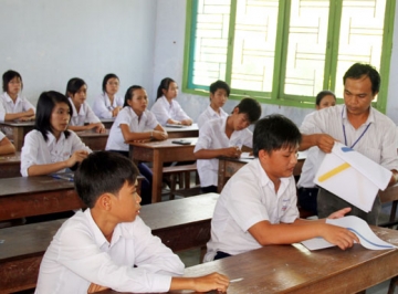 Đề thi lớp 6 học kì 1 môn tiếng anh năm 2012 đề số 29