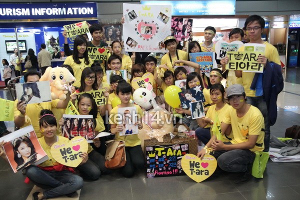 Fan nam T-Ara khóc trong bức ảnh bị "ném đá" lên tiếng 5 Fan nam T-Ara khóc trong bức ảnh bị "ném đá" lên tiếng 5