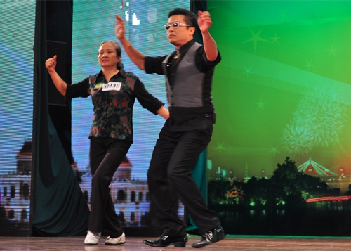 Bat mi ve cu ba nhay \'Gangnam Style\' trong Got Talent 2013