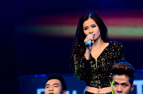 Bao Anh dang yeu tai show dien am nhac lon