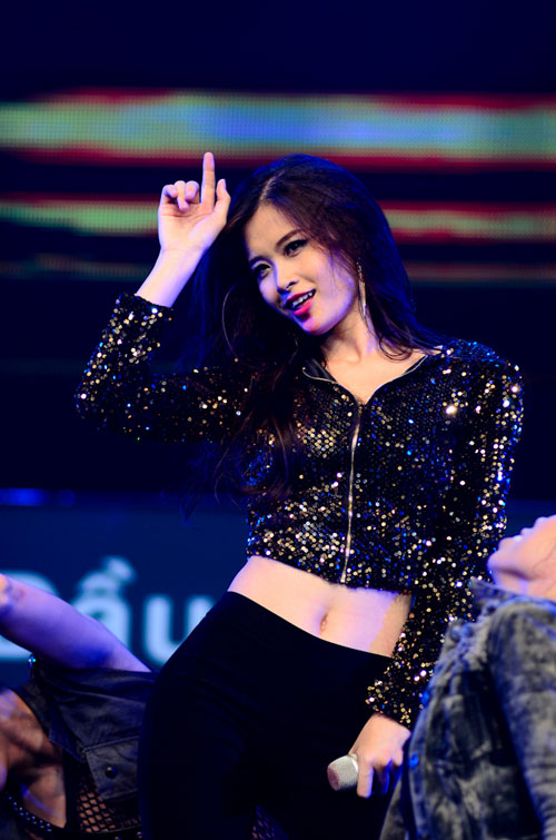 Bao Anh dang yeu tai show dien am nhac lon