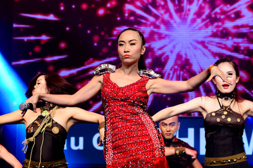 Bao Anh dang yeu tai show dien am nhac lon