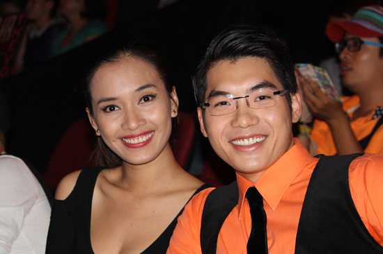 Mr. Dam mac do nha binh ngoi ghe nong