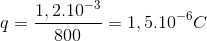 q=\frac{1,2.10^{-3}}{800}=1,5.10^{-6}C
