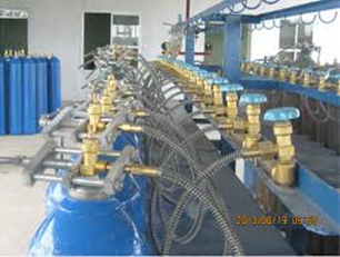 Trong một nhà máy điều chế khí ôxi và san sang các bình. Người ta bơm khí ôxi ở điều kiện tiêu chuẩn (0oC, 1 atm) vào một bình có thể tích