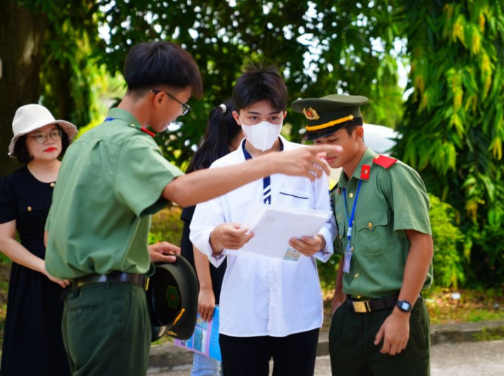 So thi sinh dang ky xet tuyen nhom truong quan doi tang