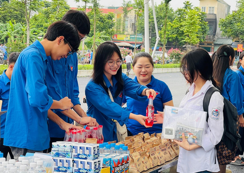 Nhieu thi sinh dang ky tren 100 nguyen vong xet tuyen DH 2025