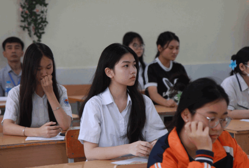 Dai hoc Thu do Ha Noi ly giai viec co them van ban nang diem chuan xet tuyen khoi C