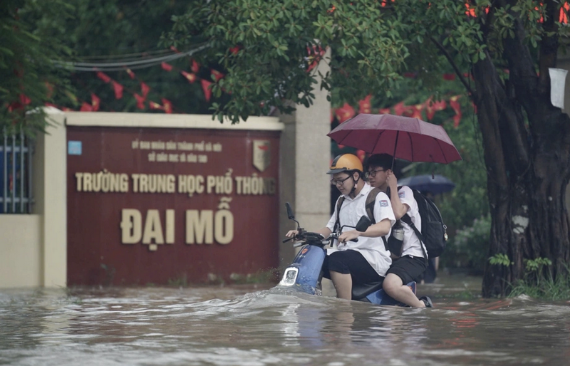 Ha Noi cho hoc sinh toan TP nghi hoc ngay mai 1/10 vi mua bao
