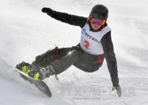 A person on a snowboard

AI-generated content may be incorrect.