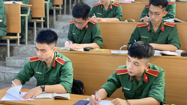 Mot so truong quan doi neu ly do bo to hop mon C00, A00