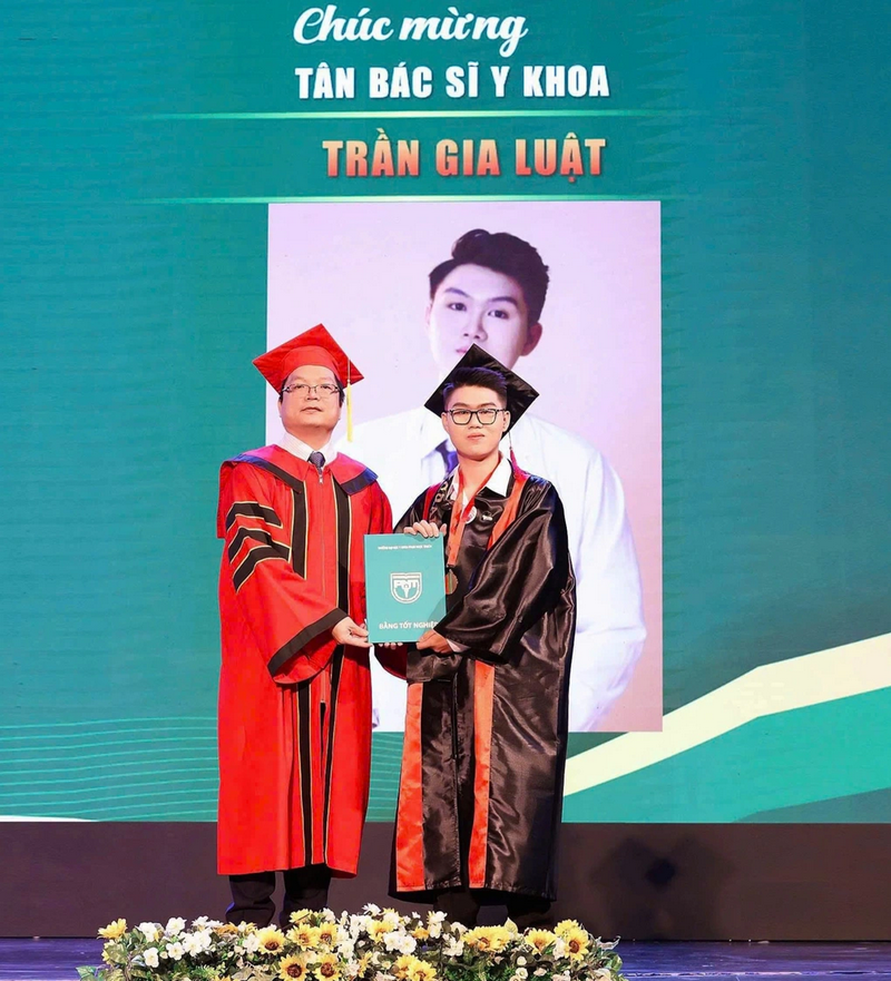 Nam sinh vua tot nghiep y khoa gianh huy chuong vang Sea Games 33