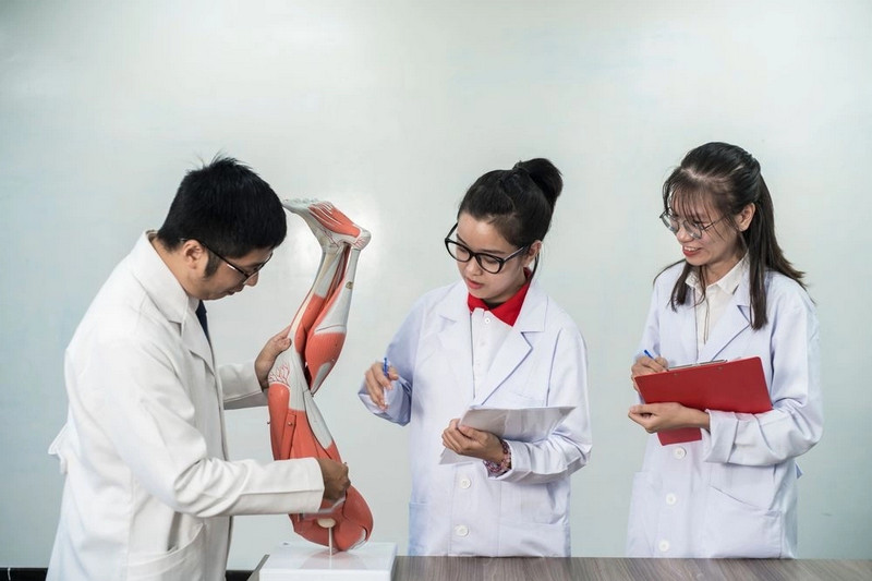 12 truong dao tao Y khoa phia Nam 2026: Co truong thu hon 1 ty dong/khoa