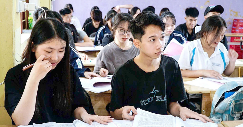 Bo truong Nguyen Kim Son phan hoi viec truong \'gap kho\' khi to chuc day 2 buoi/ngay