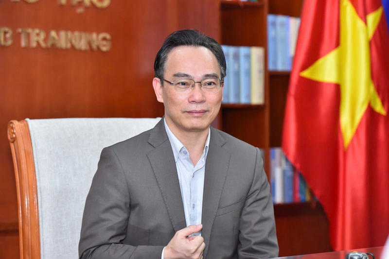 Giao quyen Bo truong Bo GD va dao tao voi PGS.TS Hoang Minh Son