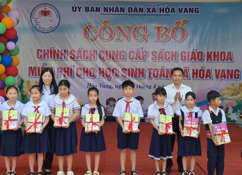 Dia phuong dau tien mien phi sach giao khoa cho hoc sinh