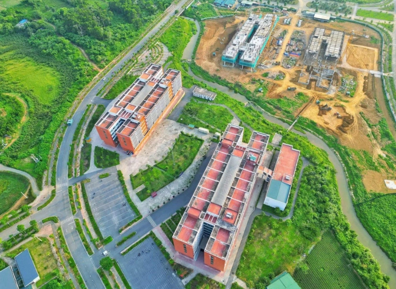 DH Quoc gia Ha Noi dua 15.000 sinh vien len Hoa Lac