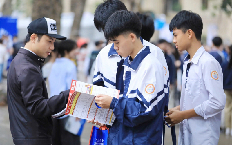 Thi sinh co tu 2 chung chi ngoai ngu duoc uu tien xet tuyen DH ra sao?