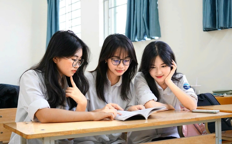 Ha Noi sap co hai truong chuyen chuan quoc te