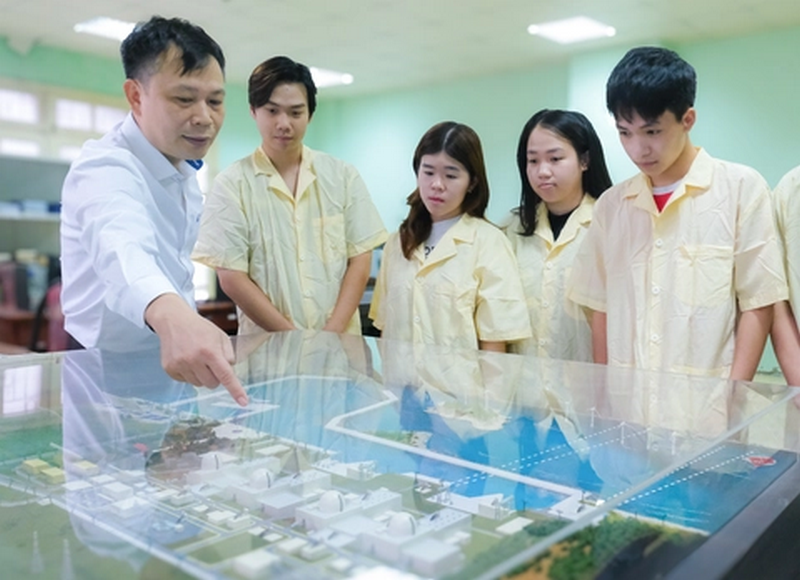 Mien hoc phi, cap sinh hoat phi 5 trieu dong/thang cho sinh vien Dien hat nhan