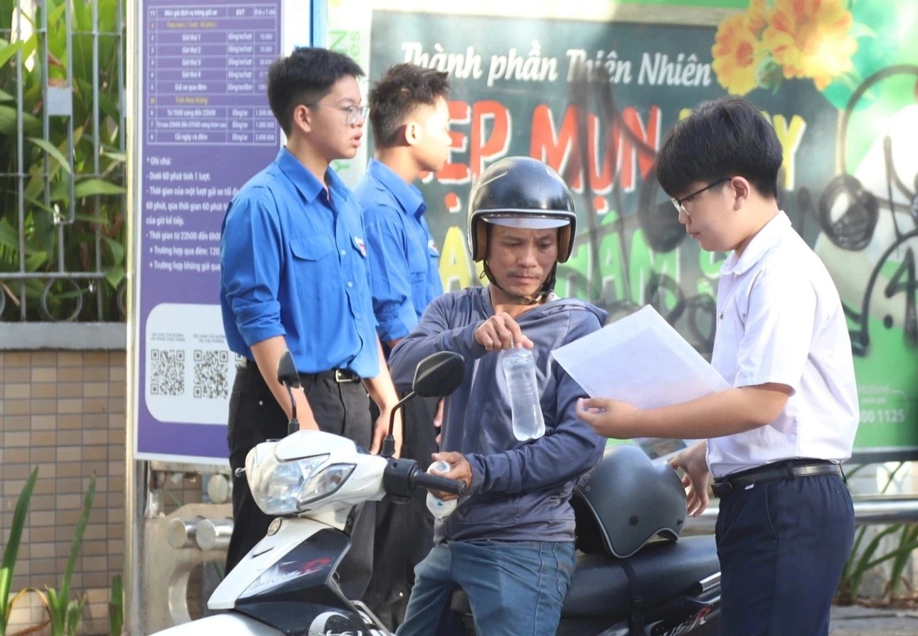 Them 5 tinh thanh to chuc thi lop 10 hom nay