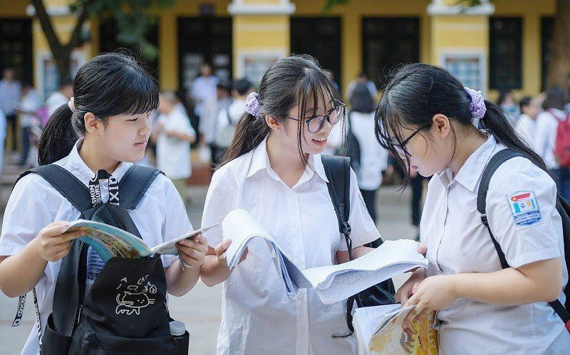 Pho Thu tuong lam viec voi Bo GDDT ve chuan bi Ky thi tot nghiep THPT va nam hoc moi