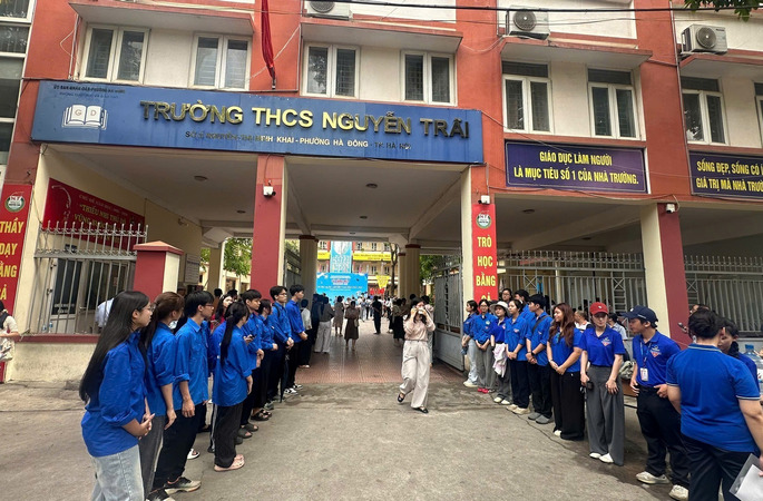 Hon 124 nghin thi sinh Ha Noi thi vao lop 10 mon Van 