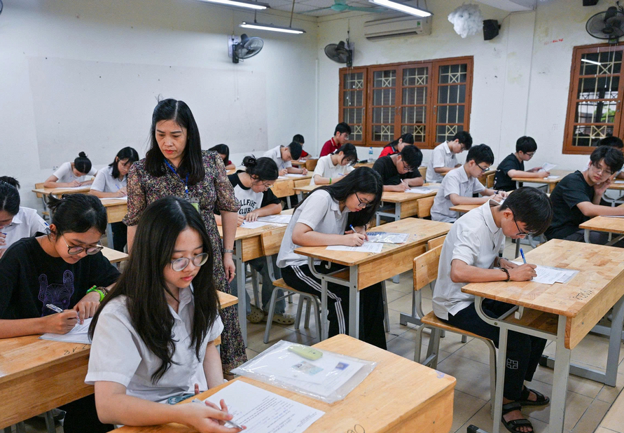 Giao vien du doan diem Van thi lop 10 Ha Noi 2026: HS xuat sac co the dat 9,5 diem