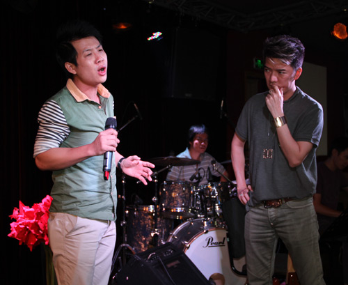 Bui Anh Tuan bo pho tap hat sau scandal voi tinh cu