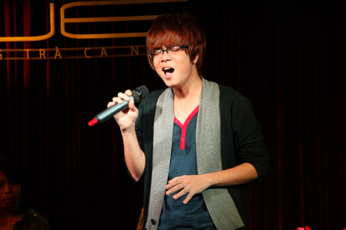 Bui Anh Tuan bo pho tap hat sau scandal voi tinh cu