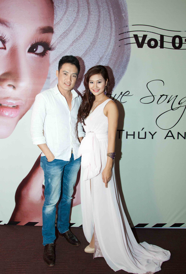 Dinh Huong bat ngo den mung hoc tro cung Mr.Dam ra album