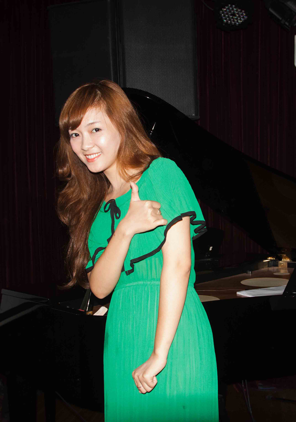 Dinh Huong bat ngo den mung hoc tro cung Mr.Dam ra album