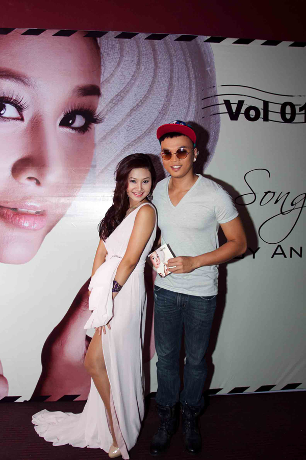 Dinh Huong bat ngo den mung hoc tro cung Mr.Dam ra album