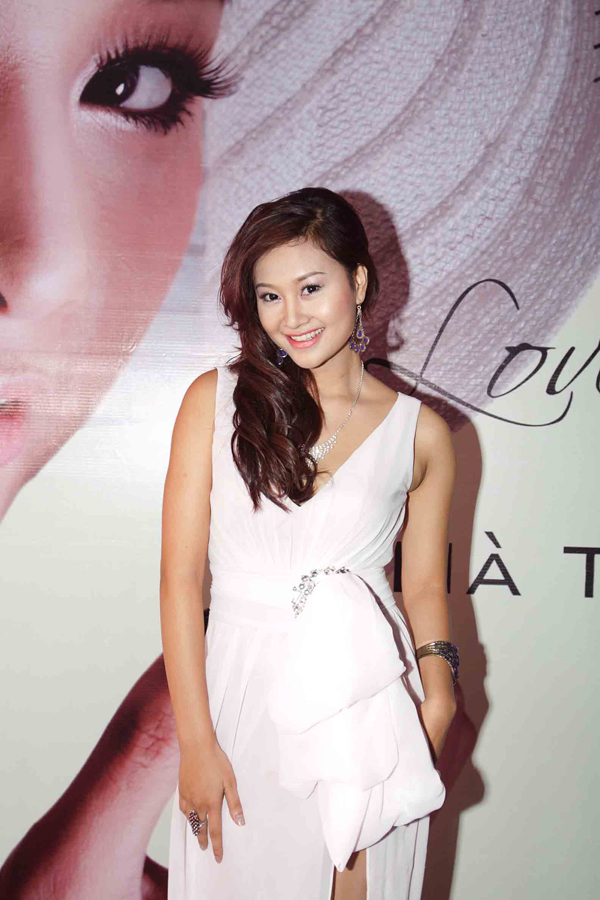 Dinh Huong bat ngo den mung hoc tro cung Mr.Dam ra album