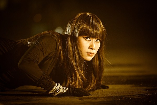 My Tam tung MV den va trang sot sinh sich