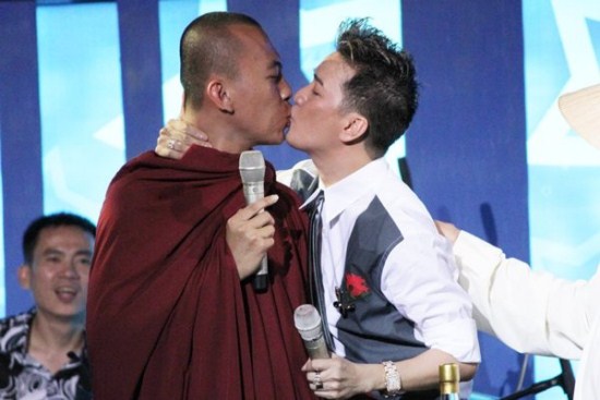 \'Nguoi xuat gia khong khoa moi de the hien tinh cam\