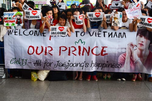 Jaejoong toi Viet Nam xuat hien voi bit khau trang khien fan Viet hut hang