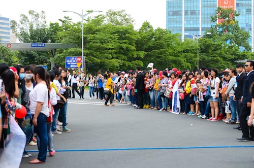 Jaejoong toi Viet Nam xuat hien voi bit khau trang khien fan Viet hut hang