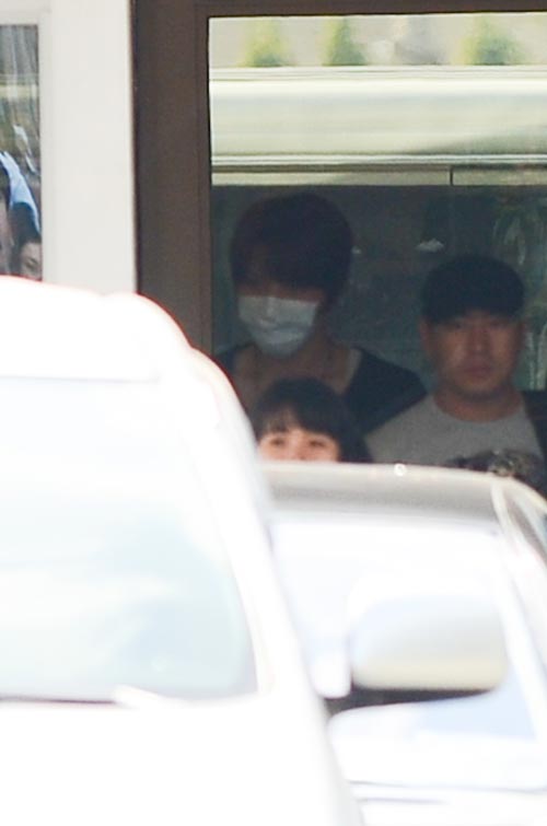 Jaejoong toi Viet Nam xuat hien voi bit khau trang khien fan Viet hut hang
