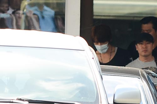 Jaejoong toi Viet Nam xuat hien voi bit khau trang khien fan Viet hut hang