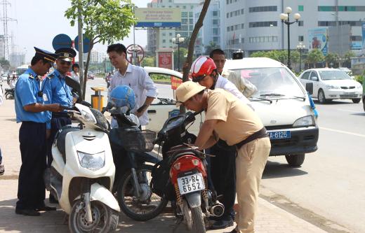 Xu phat xe khong chinh chu: Luat giao thong \