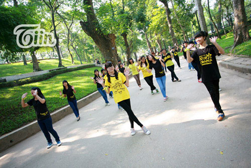 FC Kpop Việt đón thần tượng thế nào