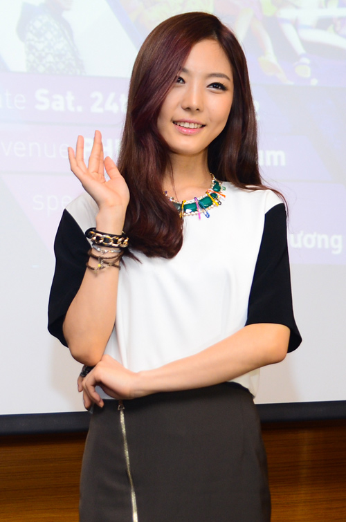 Thu Minh bat ngo lan at suc nong cua Wonder Girls