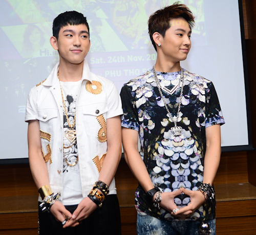 Thu Minh bat ngo lan at suc nong cua Wonder Girls