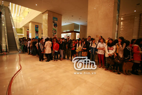 Cập nhật Fan nóng lòng chờ đón Tara tại Hà Nội