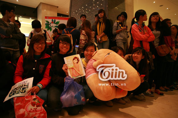 Cập nhật Fan nóng lòng chờ đón Tara tại Hà Nội