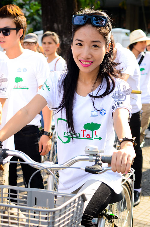 Huong Tram mat moc van xinh tuoi