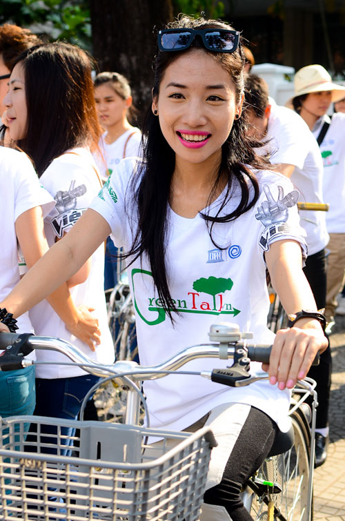 Huong Tram mat moc van xinh tuoi